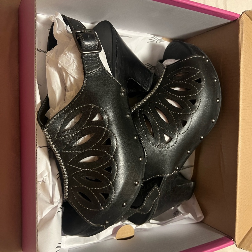 Dansko Black Sandals with Chunky Heel and Woven Design from the Walking Shoe Co. - Picture 4 of 12
